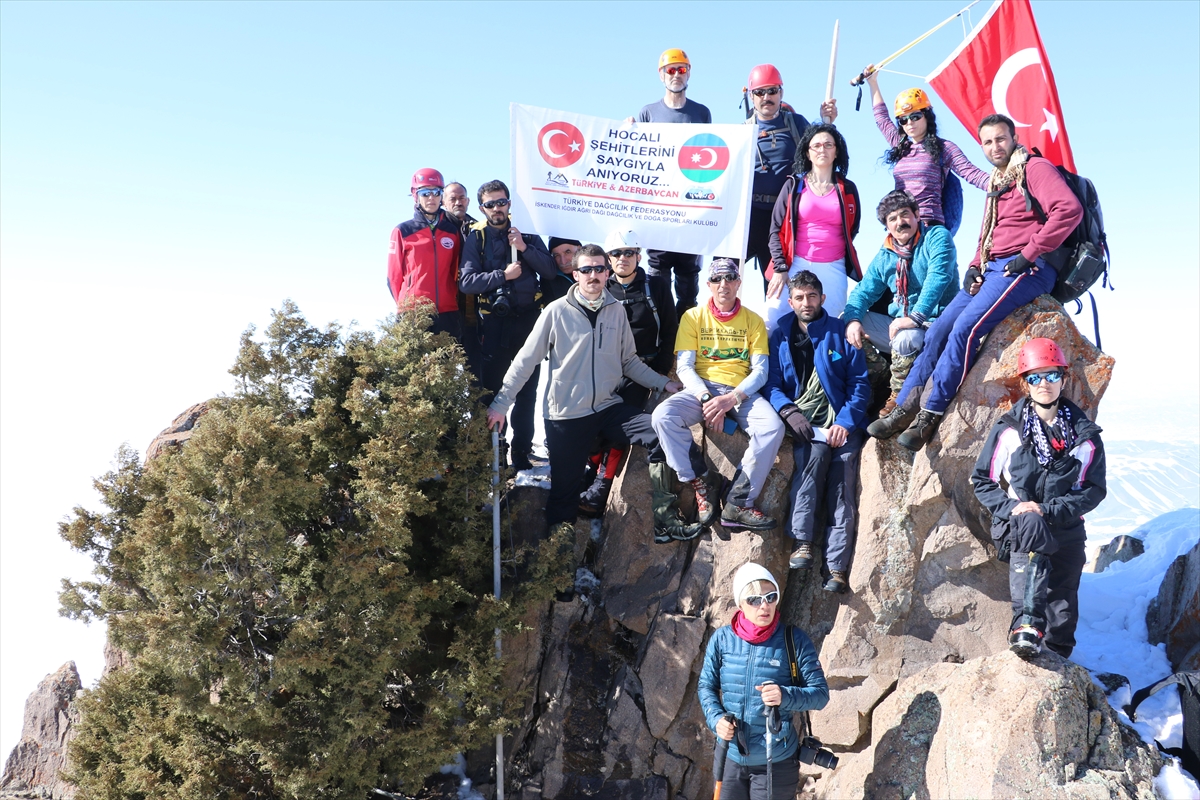 Türk dağcılar Hocalı şehitlerini unutmadı