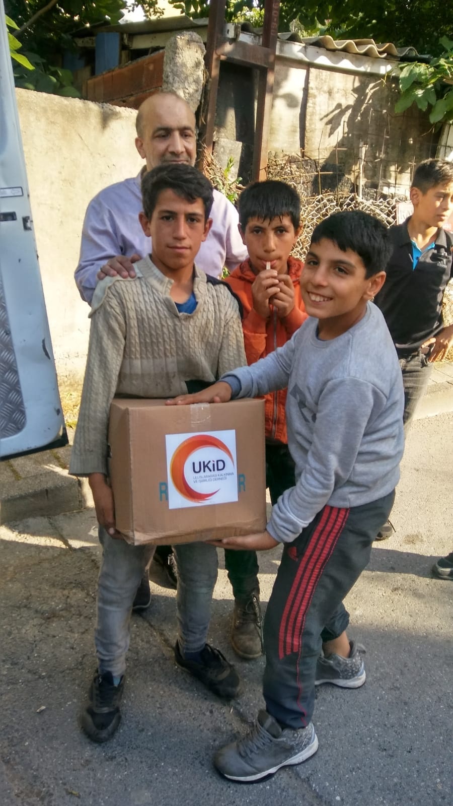 UKİD’den 25 Ton Erzak Yardımı